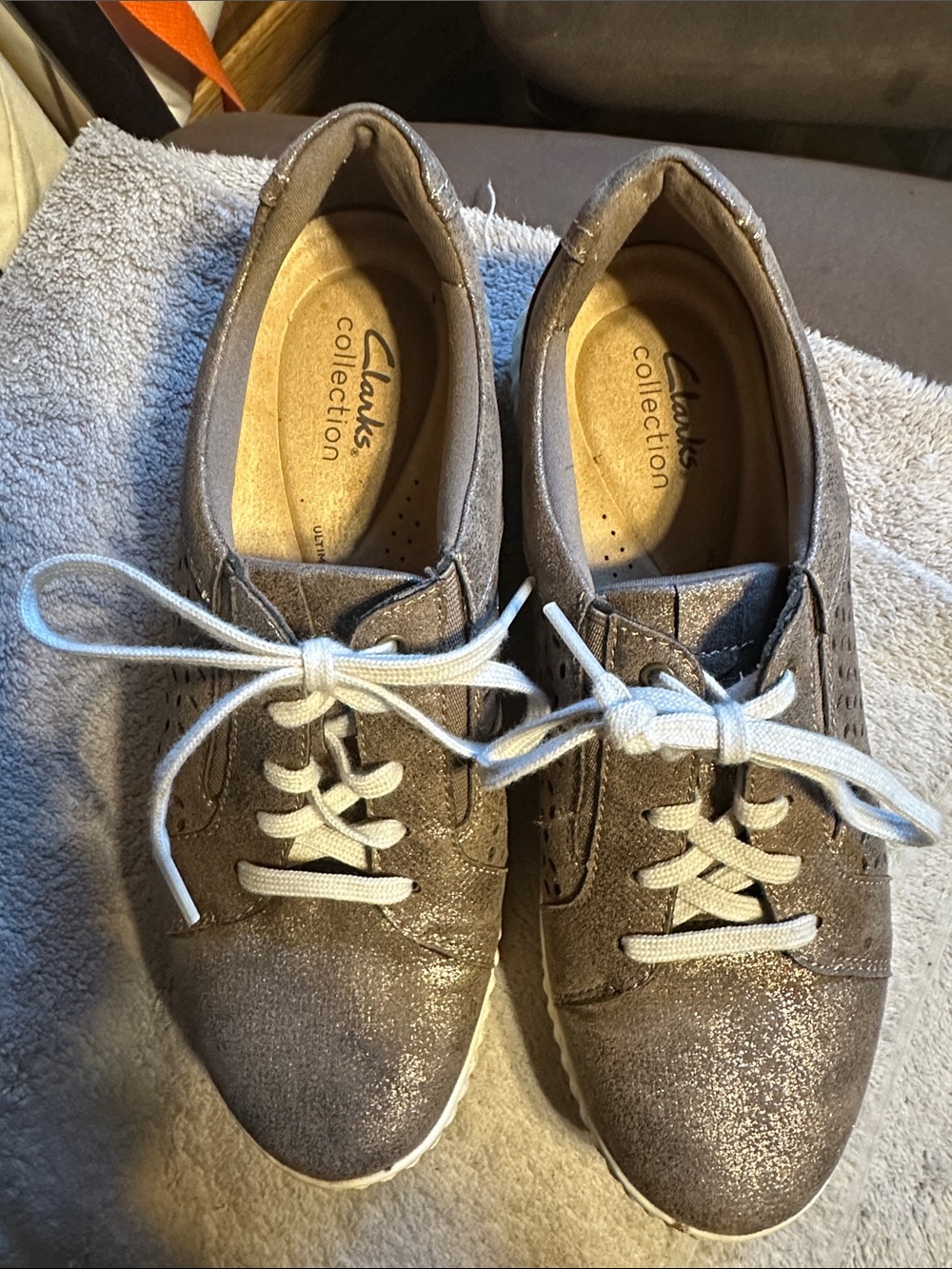 Clarks Collection Shimmer Taupe Lace-Up Sneakers with White Laces